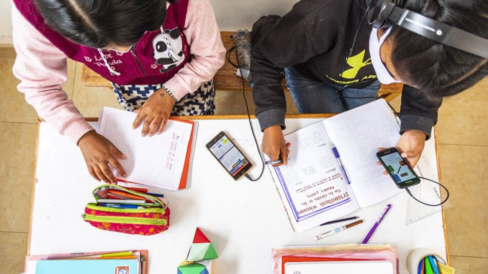 Sacred Valley Project: girls learning 2